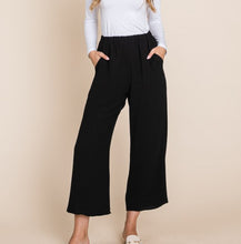 Load image into Gallery viewer, Airflow Wide Leg Crop Pants
