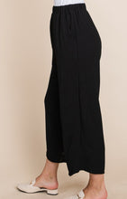 Load image into Gallery viewer, Airflow Wide Leg Crop Pants
